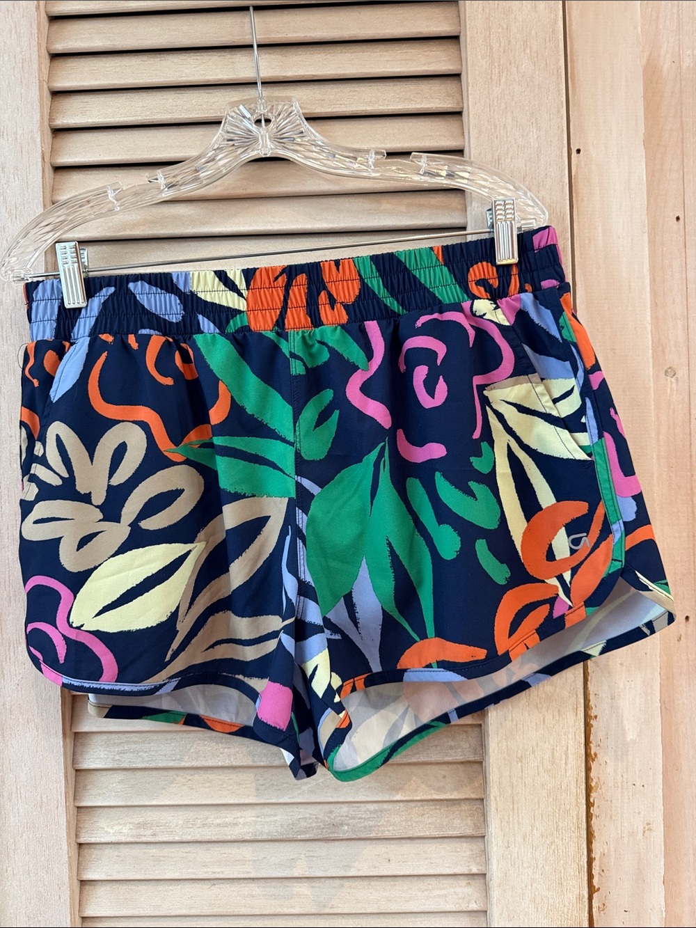 GAP GapFit Navy Floral Print Athletic Shorts with Multicolor Motif- Large